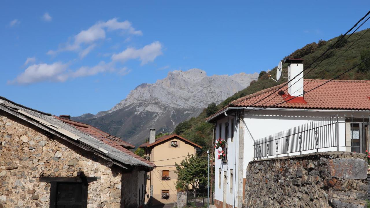 Casa Rural Cares Santa Maria de Valdeon Exterior foto